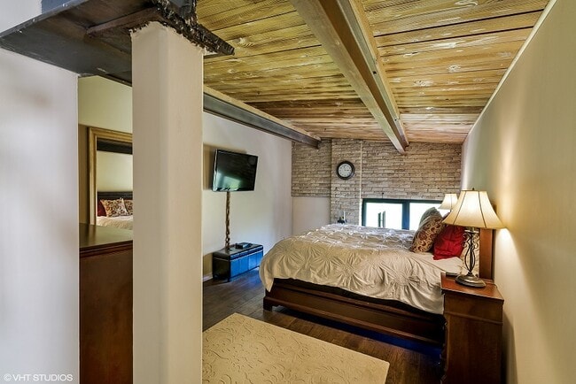 Photo - 925 Green Bay Rd