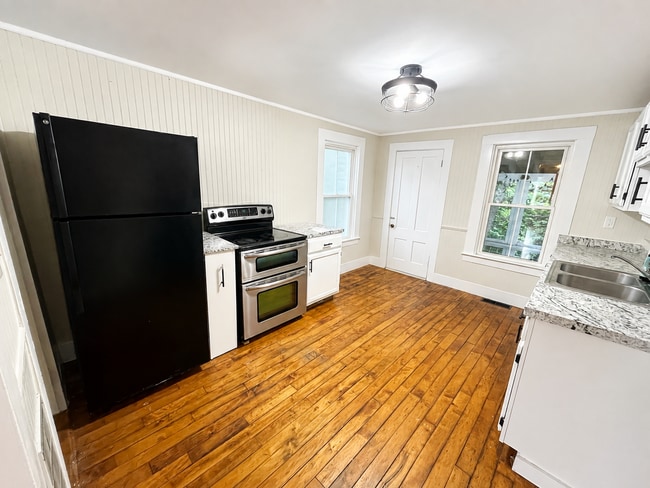 30-32 Main St Unit 30 Main St