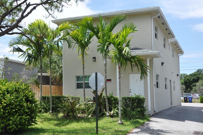 1216 NW 6th Ct Unit 2
