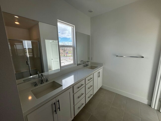 344 N Geyserville Wy
