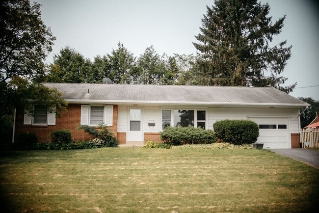 Building Photo - **Classic Living in the Heart of Millersville**