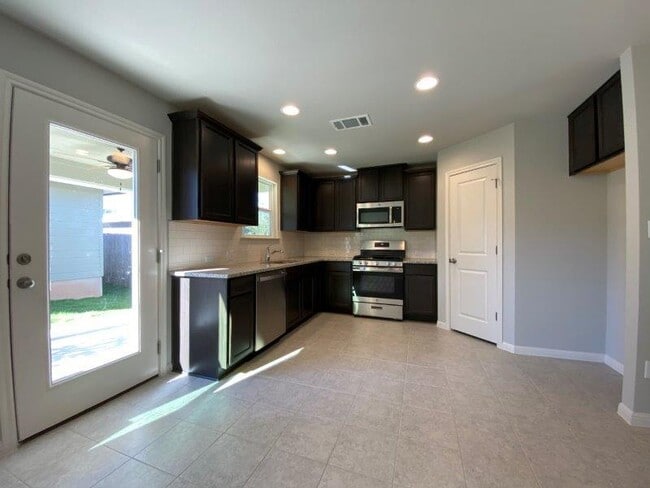 Photo - 17926 Papaveri Wy