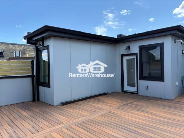 Photo - 1575 University Ave W