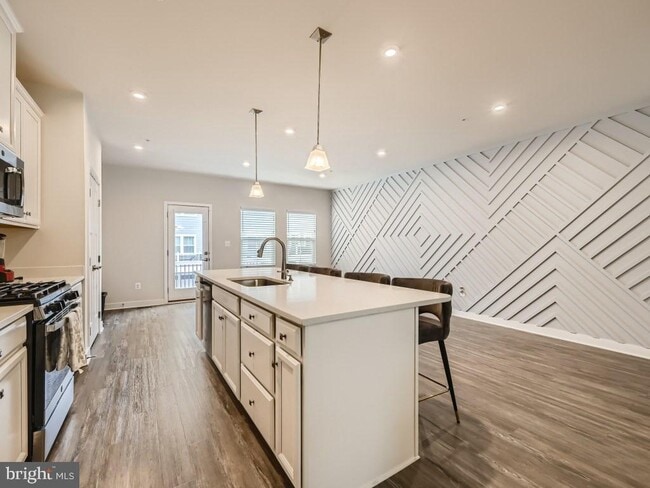 Photo - 310 Bevington St