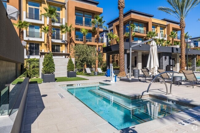 Resort-inspired Pool & Spa - Aspire at Flamingo Grand