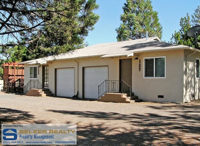 Building Photo - 125-127 Moore St Unit 127