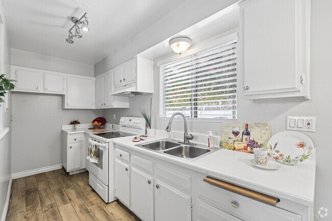 Studio - 385SF - Kitchen - Villa Monterey Apartments