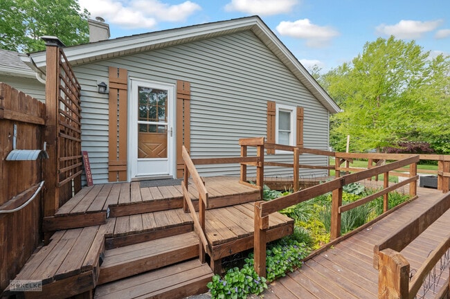 Photo - 405 N Bridge St