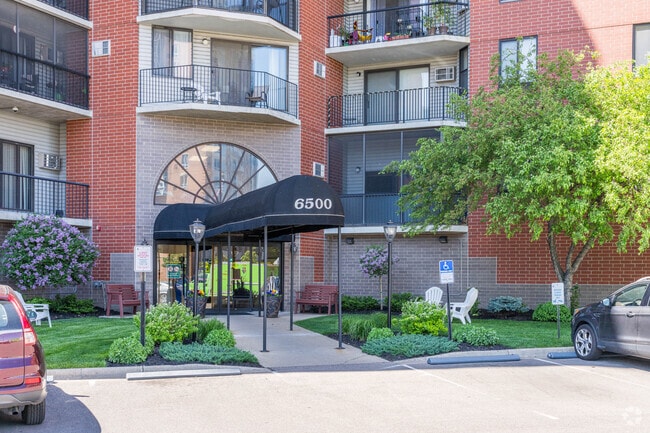 Photo - Woodlake Point Condominiums