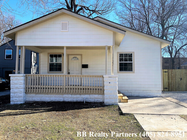 Building Photo - 1127 S Quaker Ave Rental