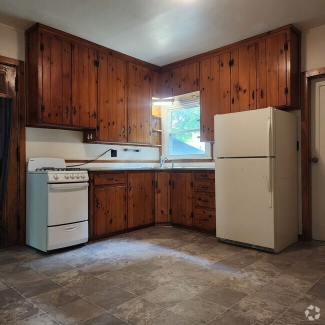Building Photo - 381 Glenwood Ave Unit DownStairs Rental