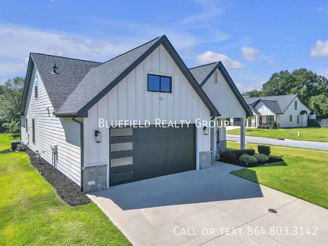 2 Winding Rock Rd