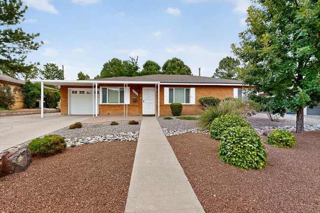 Building Photo - 2020 Hendola Dr NE Rental