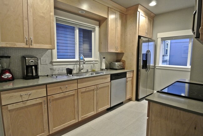 Photo - Beautiful 4 bed home in desirable Eastlake! Available 9/16/2026!