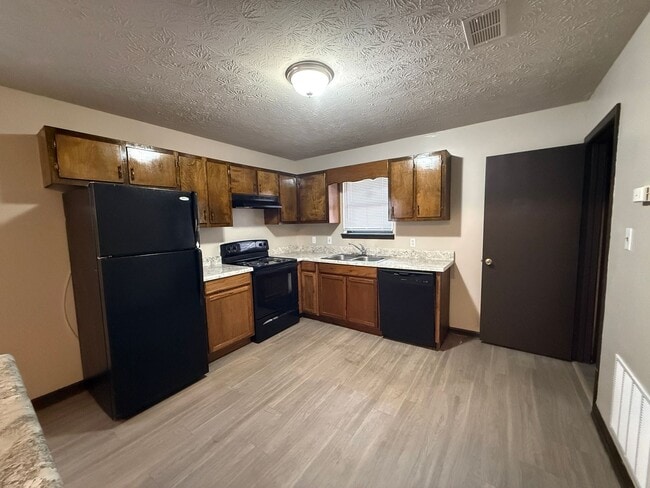 Building Photo - 210/212 Nicole Cir Unit 212 Nicole Cir