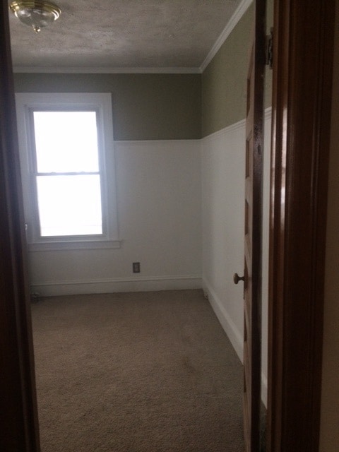 176 Whiting Ln Unit Large and beautiful apartment-heat included