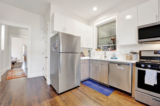 Photo - 1006 W Dakin St