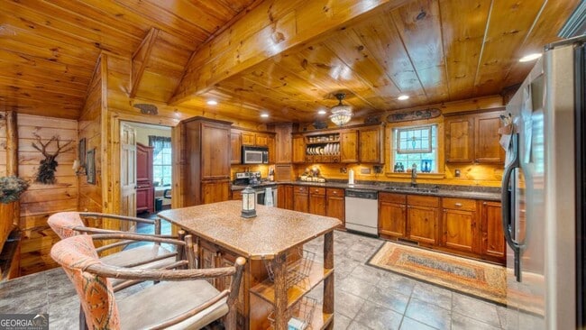 Photo - 911 Summit Way