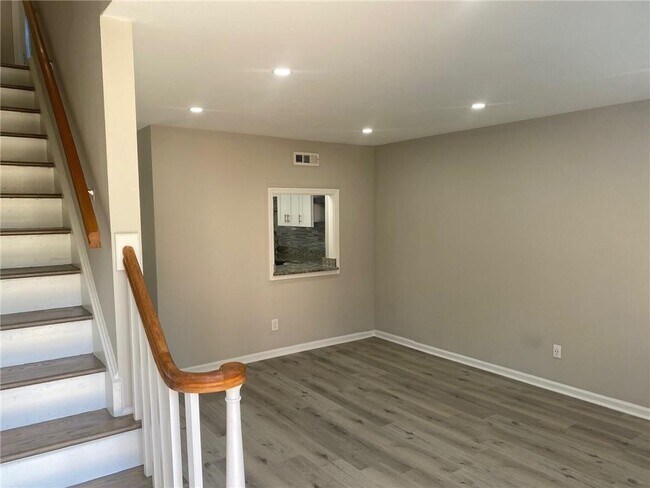 Photo - 3087 Colonial Way Unit A