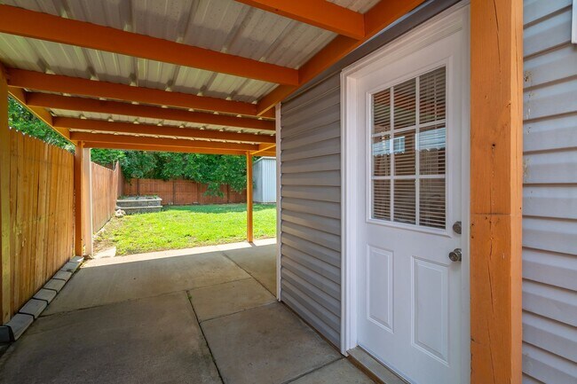 Photo - 1053 Brianna Way
