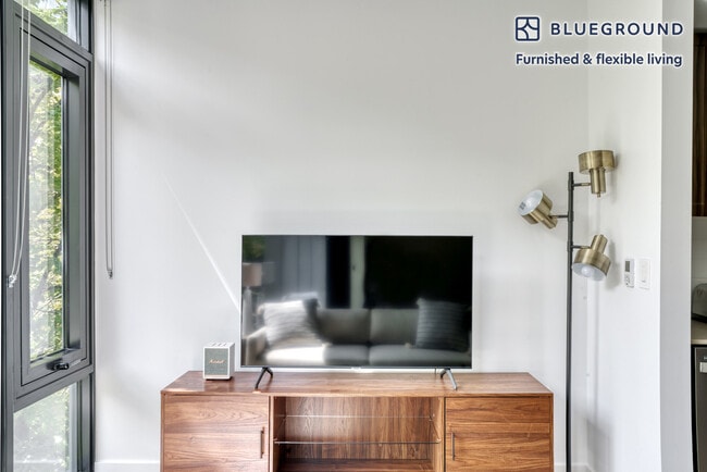 Photo - 704 Spring St Unidad FL5-ID437