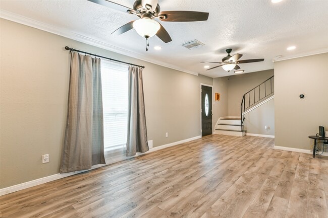 Photo - 207 Woodvale Dr