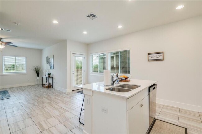 Photo - 418 White Steppe Way