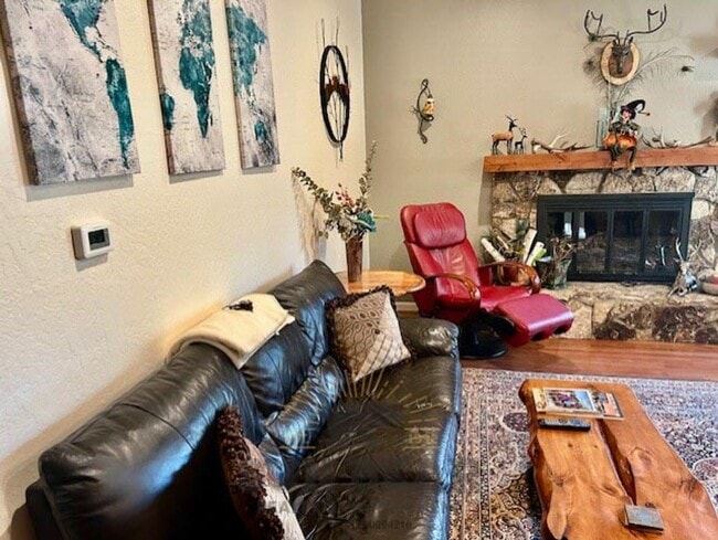Photo - Adorable 2 Bedroom - Central Incline! 1 Do...