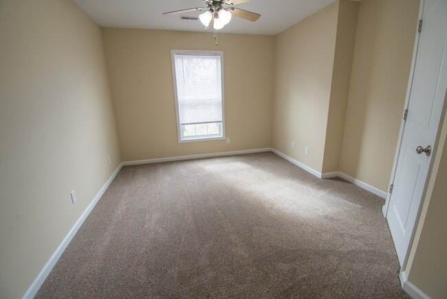 Photo - Great 3-bed, 2.5 bath townhome in Tolono available for June!