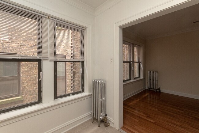 Photo - 4640 N Paulina St Unidad E04P