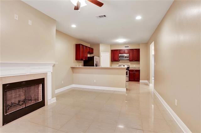 83 Carriage Ln Unit B