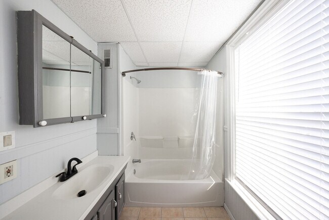 Photo - 10 Sycamore St Unit 2