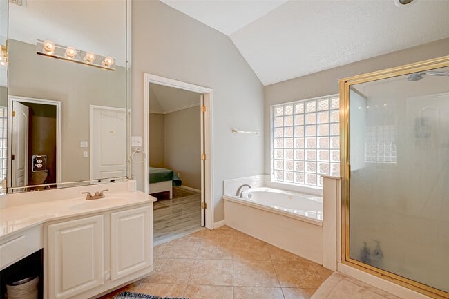 Photo - 1107 Parkhaven Ln