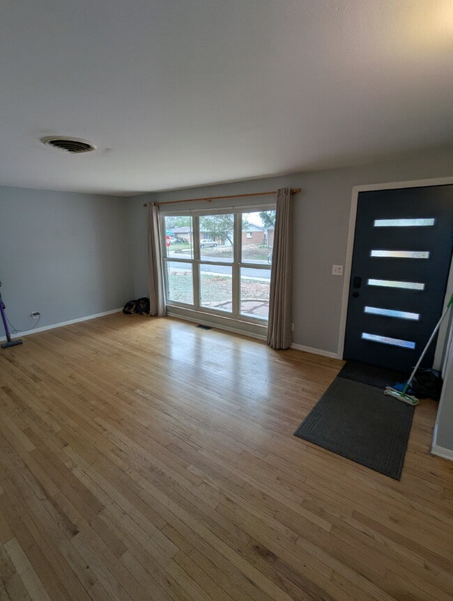 Photo - 7070 Beacon Way
