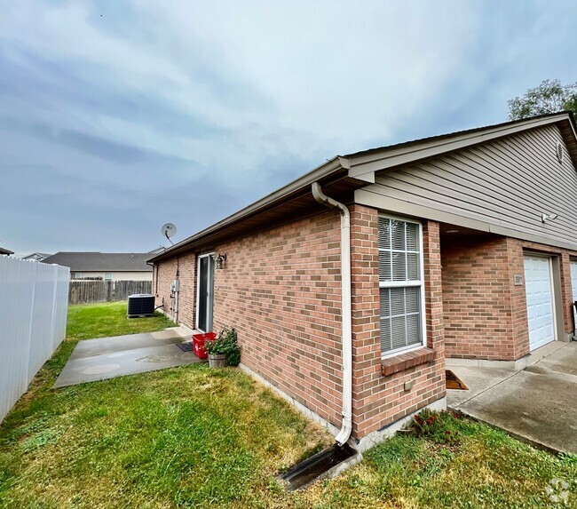 Building Photo - Lovely remodeled 2 bedroom in Middletown, ... Rental