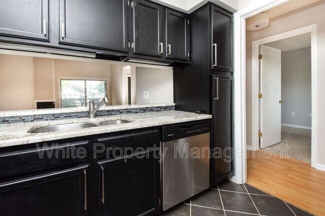 Photo - 2555 Stockbridge Dr