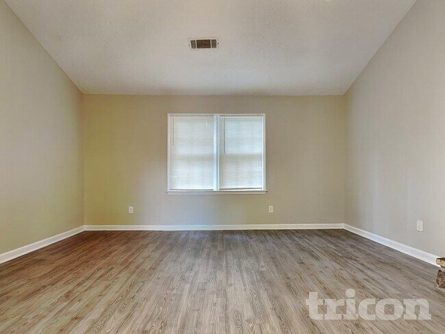 Photo - 1444 Riverwood Ct