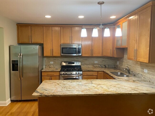 Building Photo - Amazing Renovated 2BED 2BATH Rental