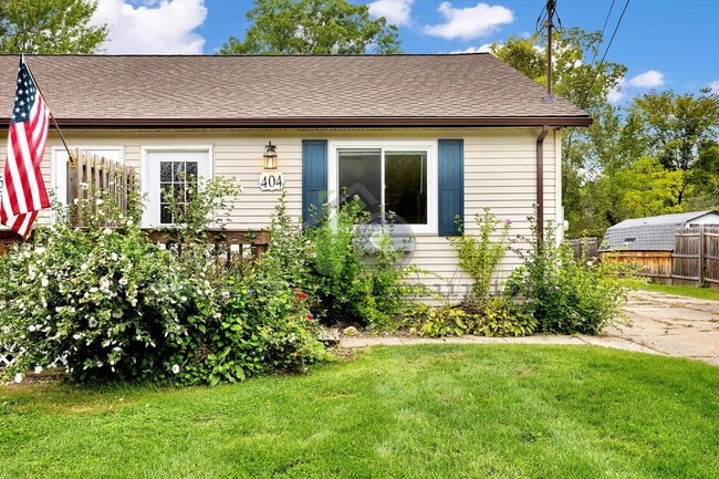 Photo - 404 Russell St
