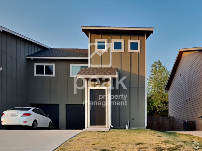 Building Photo - Fort Worth Duplex NOW LEASING for a July M... Rental