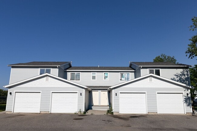Building Photo - Bright & Convenient Townhouse Living!
