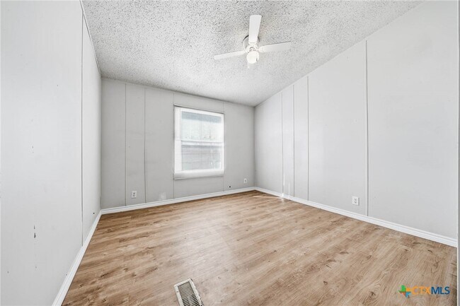 Photo - 3034 Barr Ln