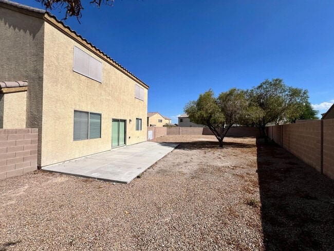 Photo - 4 Bedroom home with large lot