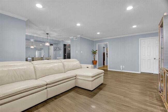 Photo - 351 N Post Oak Ln Unit True