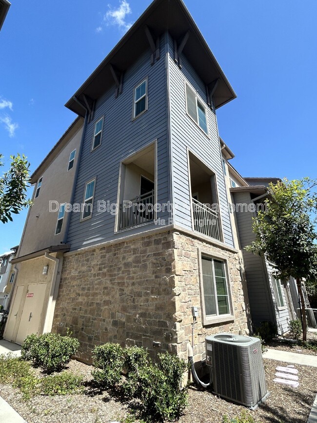 Building Photo - 609 Savi Dr Rental
