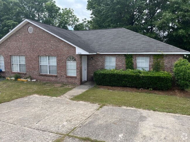 Building Photo - Harmon Estates Available! Available NOW! Rental