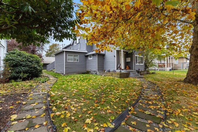 Building Photo - Modern 2-Bed Apartment in Heart of Tacoma Unit 2