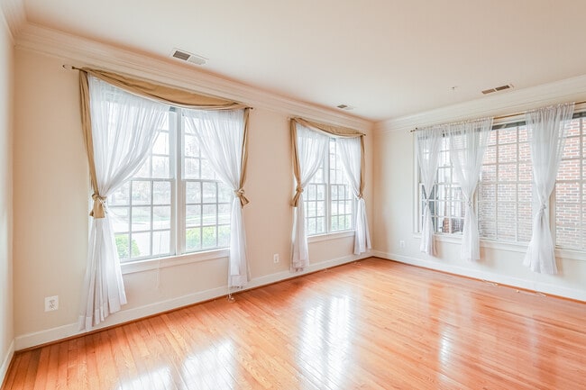 Photo - 513 Rosebush Ln