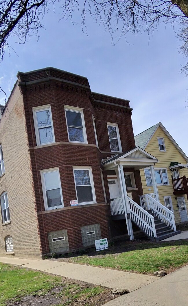 Building Photo - 4426 N Kasson Ave Unit 1 First Floor