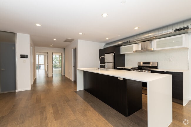 Building Photo - 1422 N 7th St Unit 3 Rental